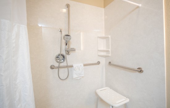 SureStay Fairfield - Accessible Bathroom