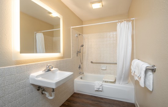 SureStay Fairfield - Bathroom