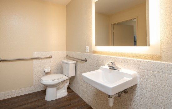 SureStay Fairfield - Guest Bathroom