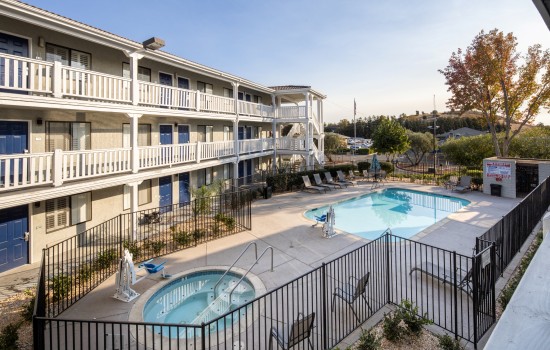 SureStay Fairfield - Courtyard View